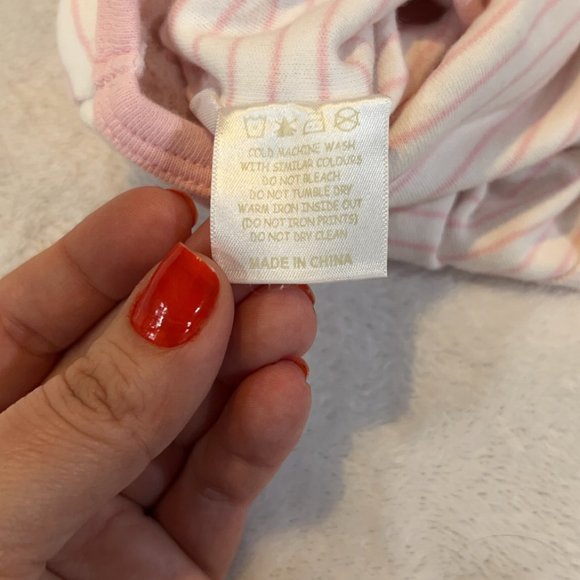 Adorable New 4 Piece Baby Set One Piece, Leggings and 2 Pairs of Socks 6-12M - Picture 9 of 12